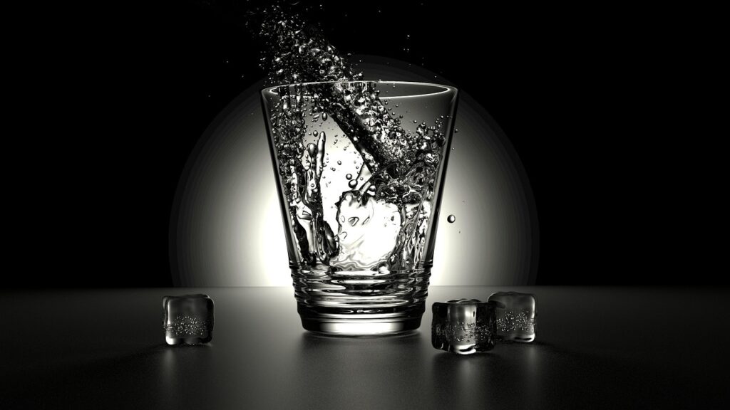 glass, water, splash-2374311.jpg